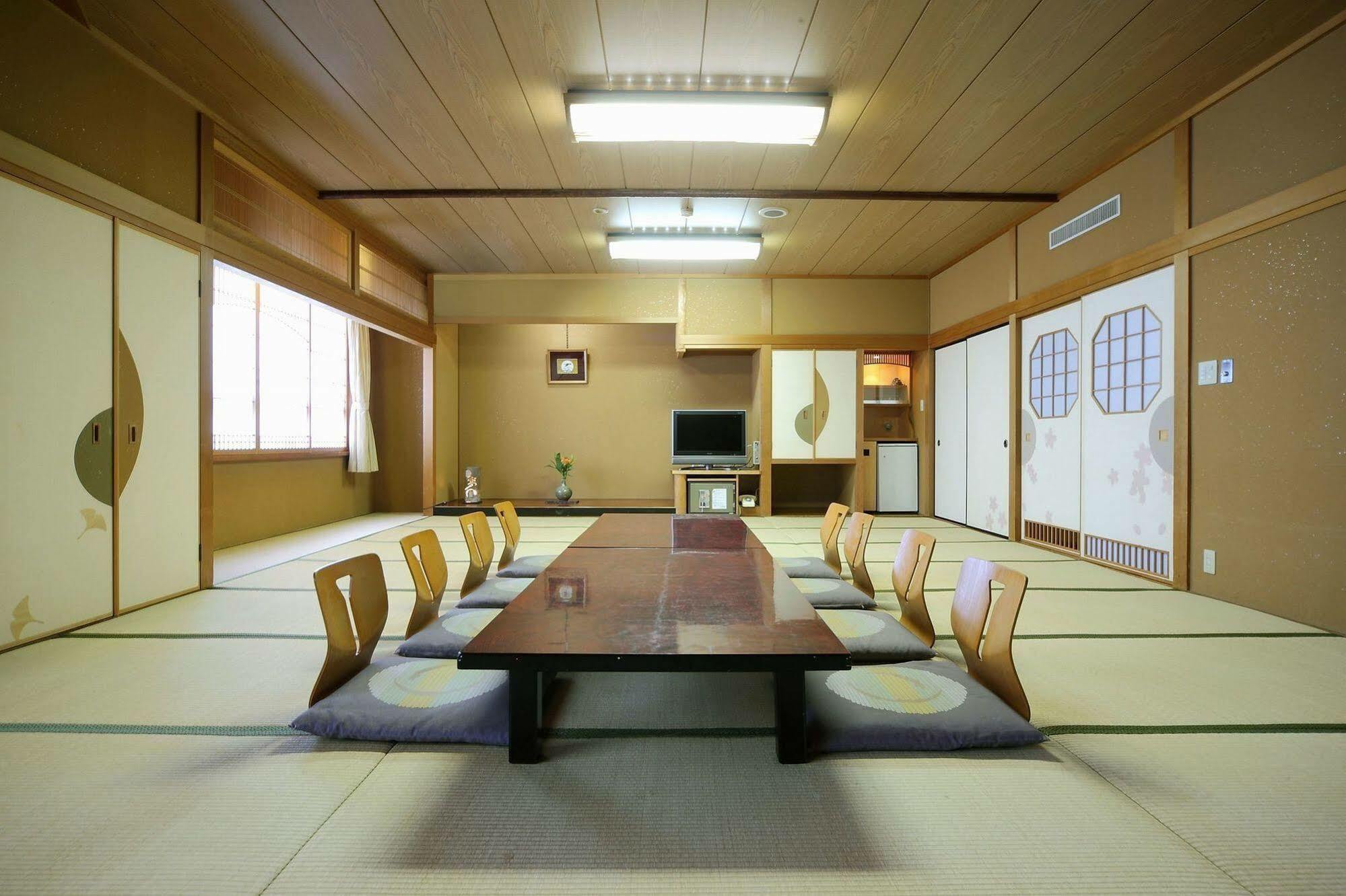 Awara Onsen Hot Spring Koubou Gurabaatei Hotel Buitenkant foto