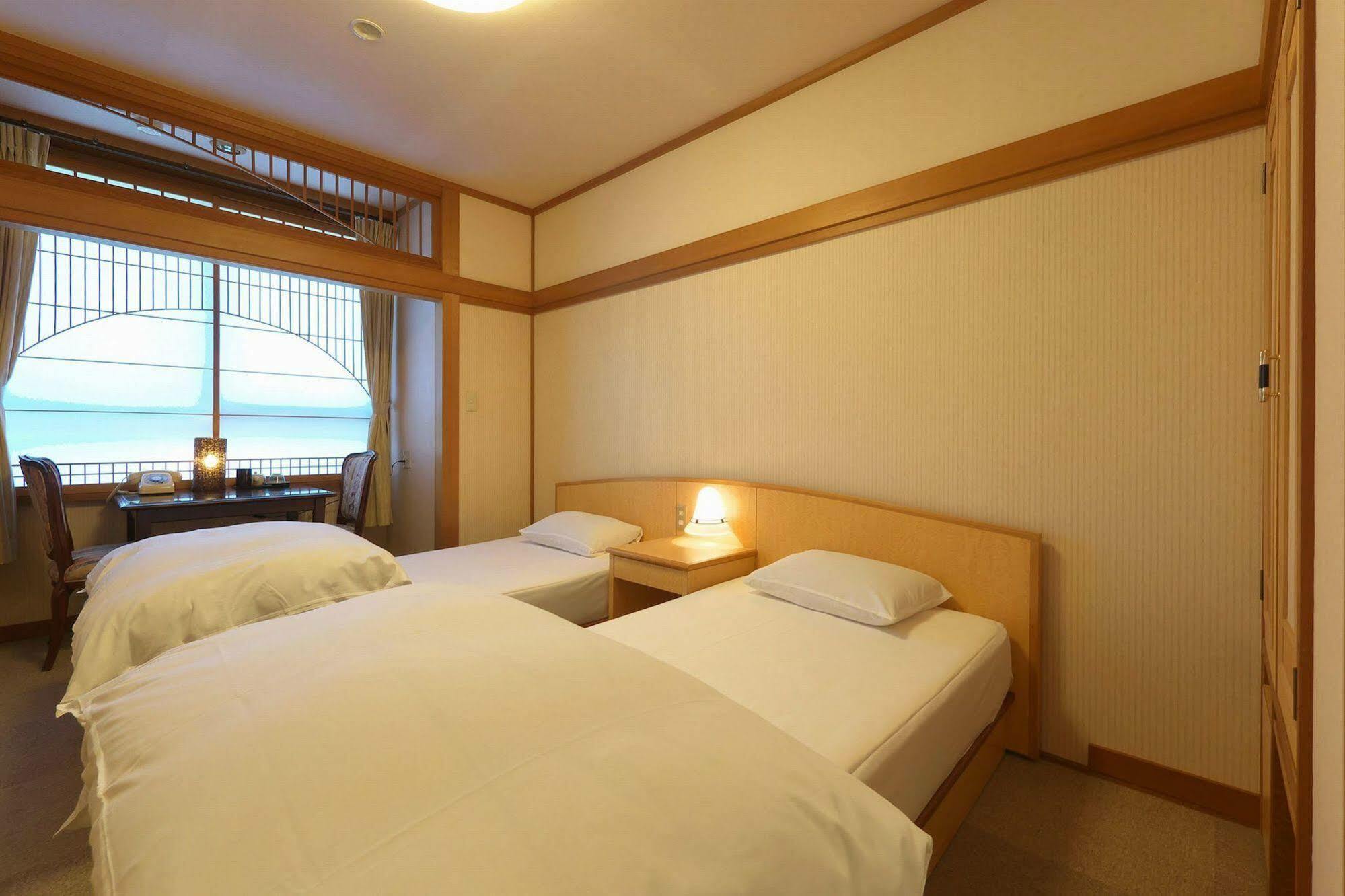 Awara Onsen Hot Spring Koubou Gurabaatei Hotel Buitenkant foto